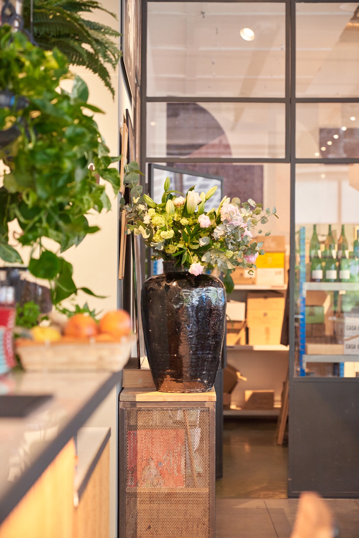 Etiquette entrance with flowers