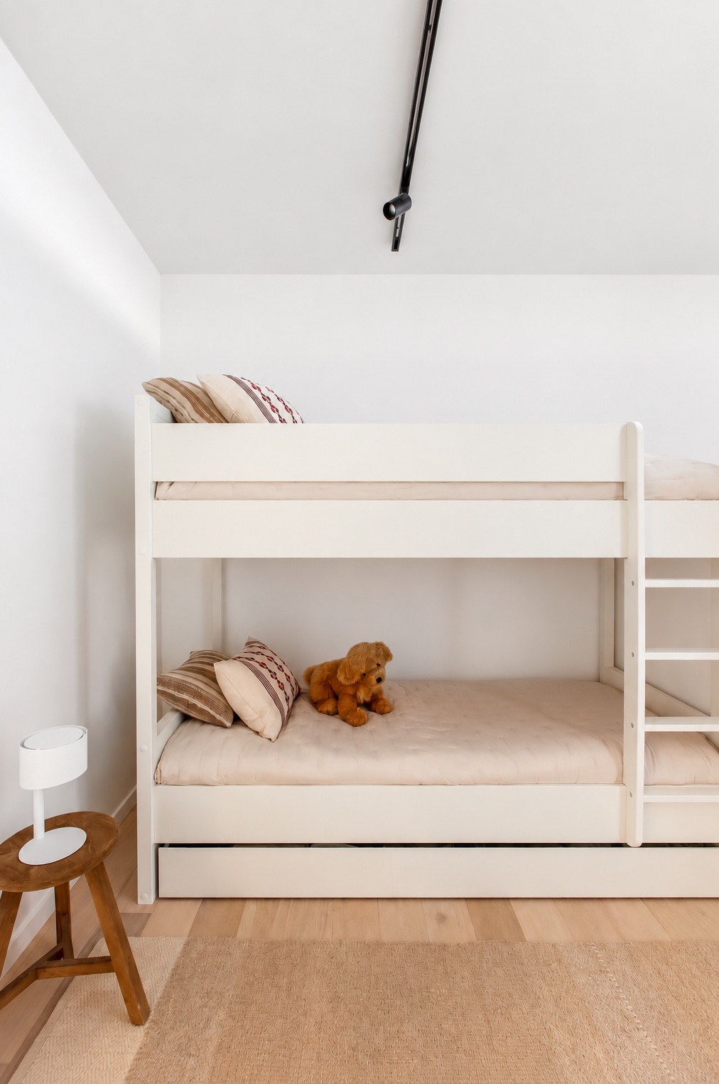 Louise children's bedroom with bunk beds